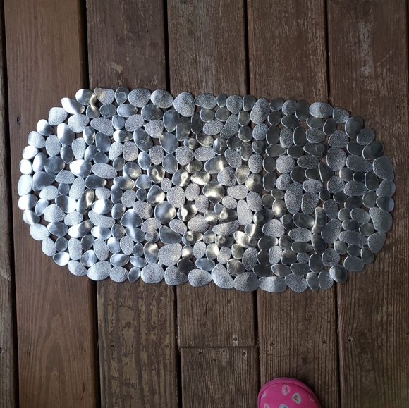 5 for $20 | NWT Aura Rounded Metallic Silver Non-Slip Bath Mat - Picture 6 of 7